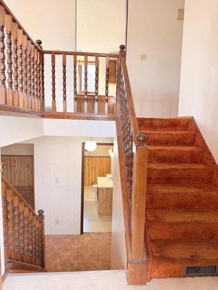 Property Photo: 32 Asmundsen Avenue AB T4R 1E9
