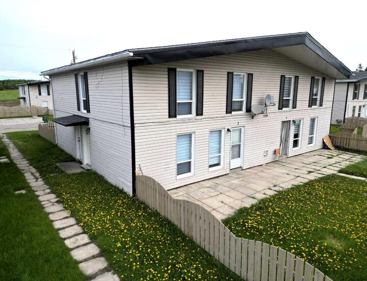 Property Photo:  4504 8A Avenue  AB T7E 1B3 