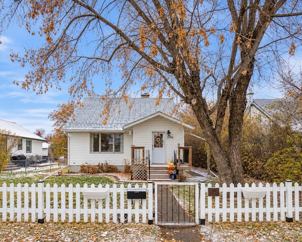 Property Photo:  3706 42 Avenue  AB T4N 2Z4 