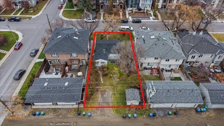 Property Photo:  4535 17 Avenue NW  AB T3B 0N9 