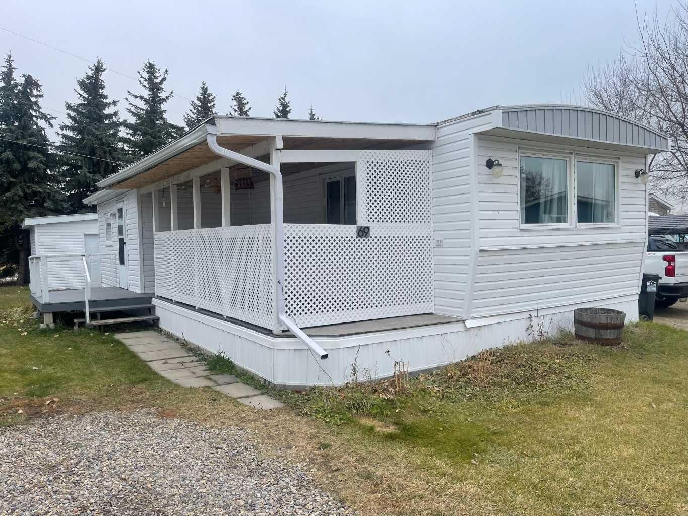 Property Photo: 1190 15 Avenue 69 AB T0M 0W0