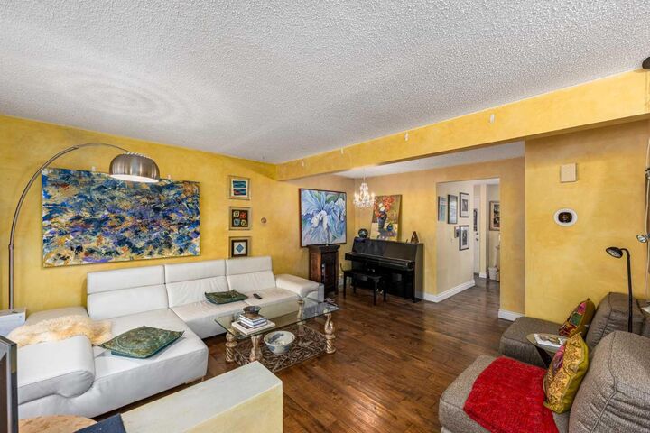 Property Photo:  146 Woodmont Terrace SW  AB T2W 4Z4 