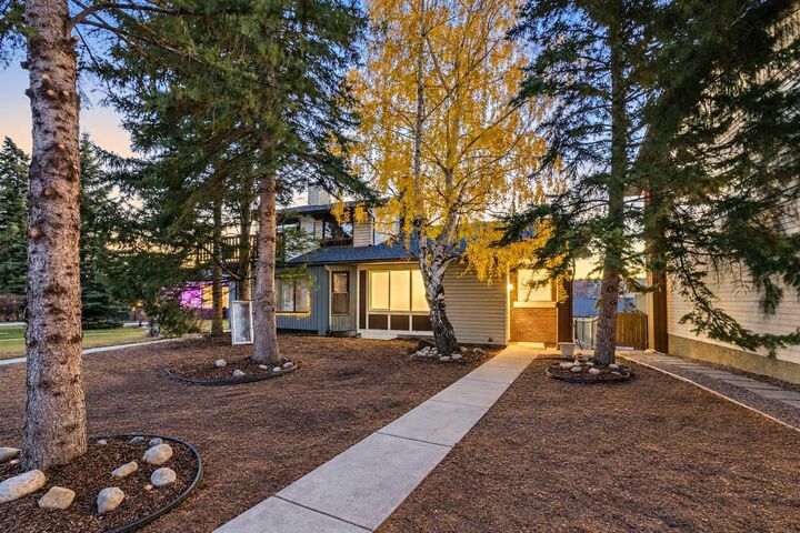 Property Photo:  3509 49 Street SW  AB T3E 6N8 