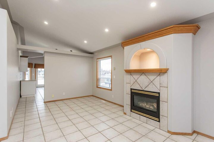Property Photo:  56 Daines Avenue  AB T4R 2W1 