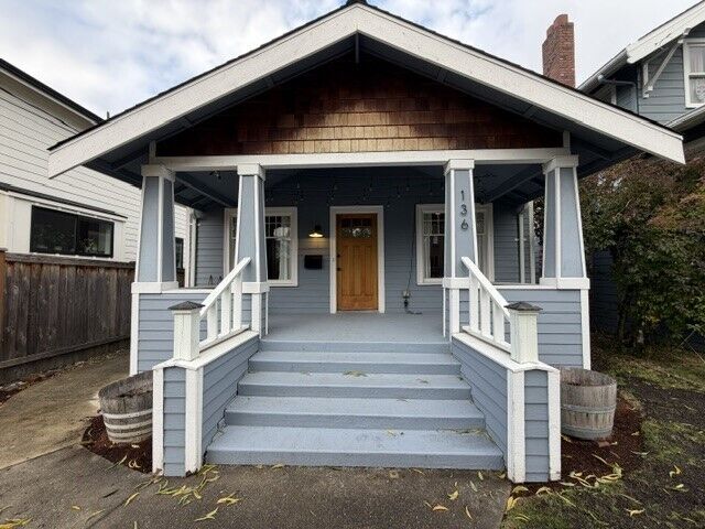 Property Photo: 136 NE 52nd Street WA 98105
