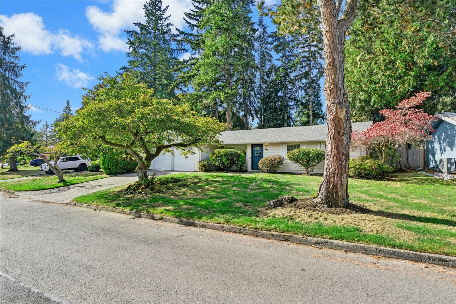 Property Photo:  449  155th Avenue SE  WA 98007 