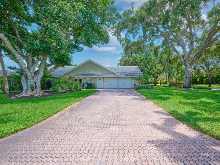 Property Photo: 18660 SE River Ridge Road FL 33469