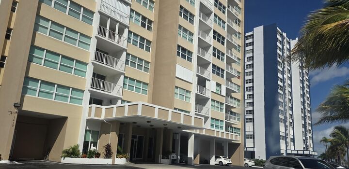 Property Photo:  1410 S Ocean Drive 804  FL 33019 
