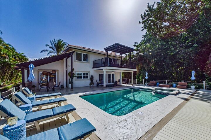 Property Photo:  2092 Circle Place Drive  FL 33462 