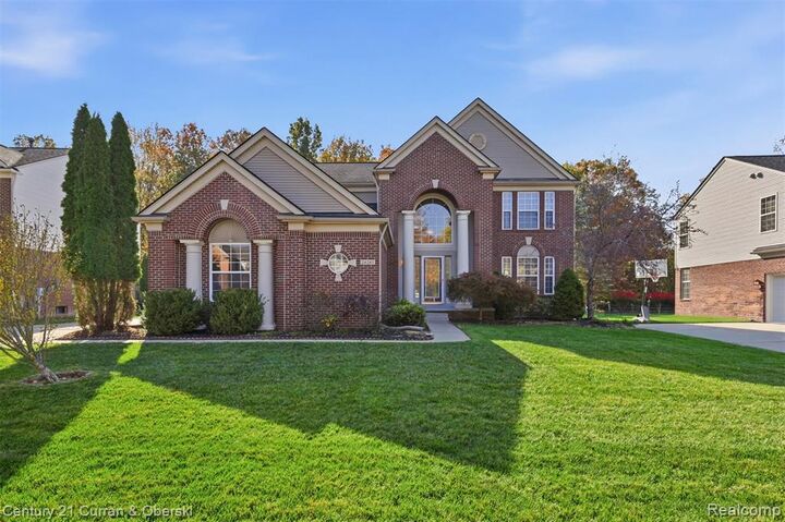 Property Photo:  24243 Summer Lane  MI 48134 