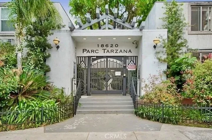 Property Photo: 18620 Hatteras 104 CA 91356