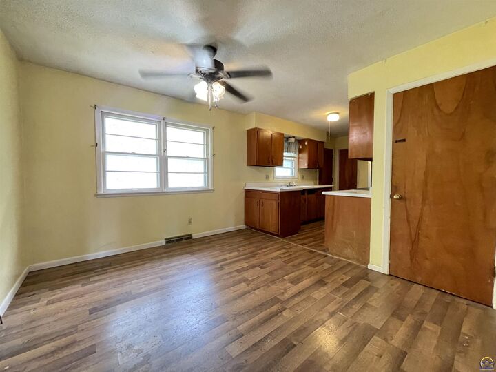 Property Photo: 207 Poplar St KS 66073