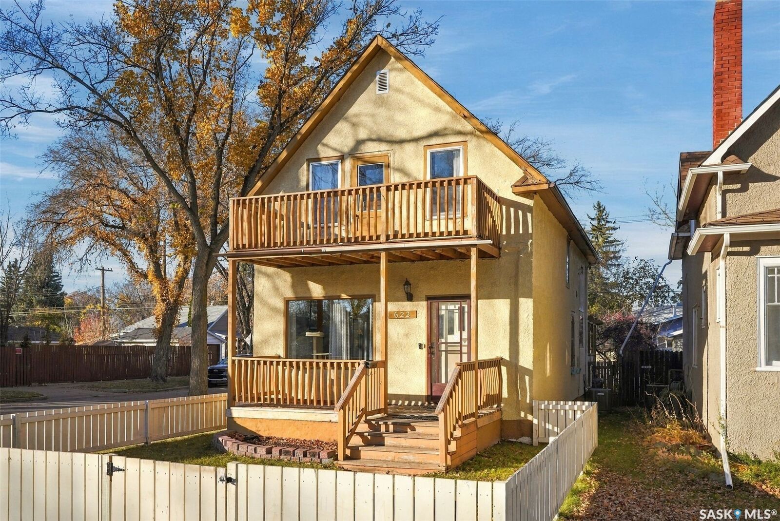 Property Photo:  622 32nd Street W  SK S7L 0T2 