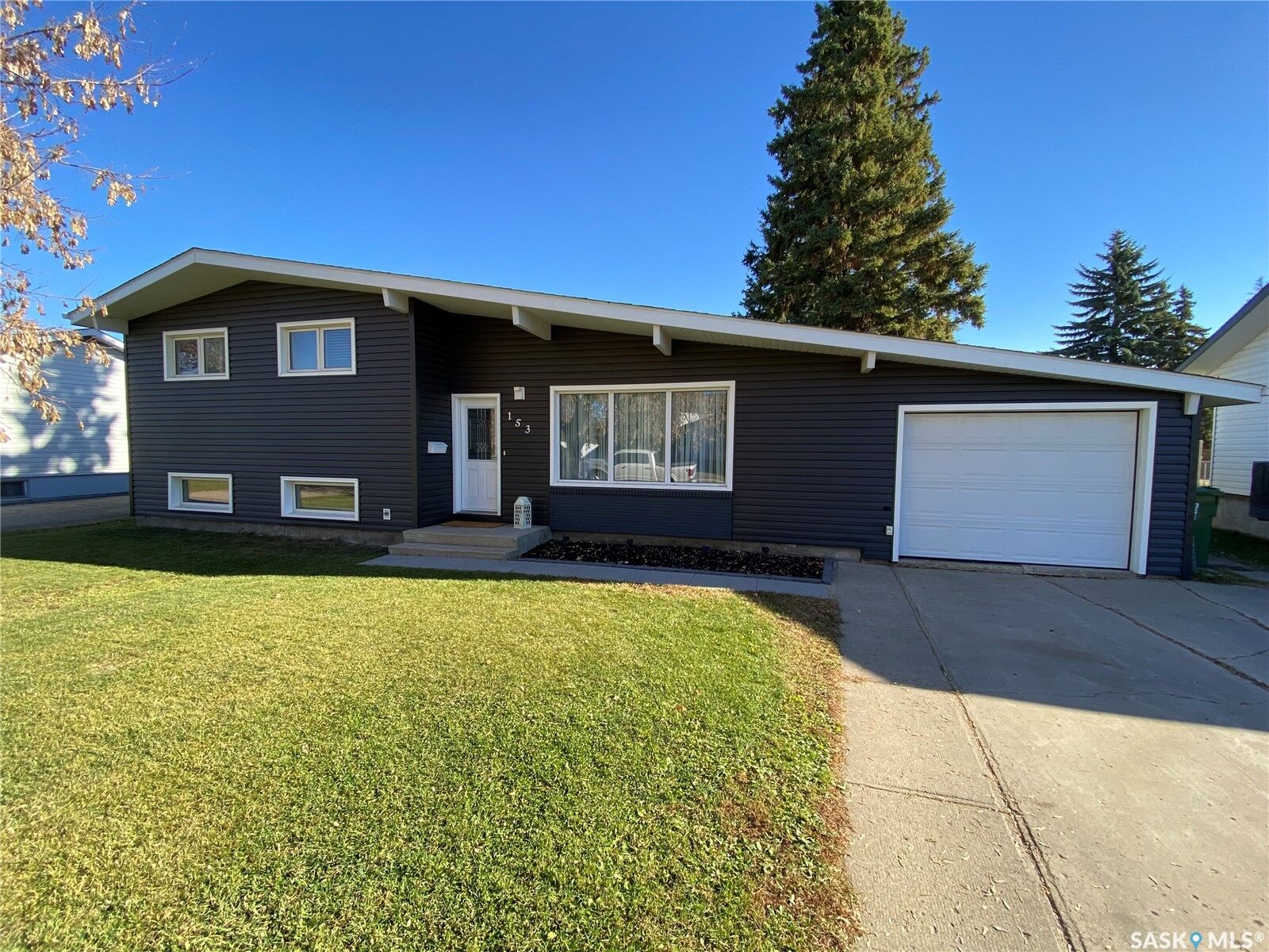 Property Photo:  153 Dalebrooke Drive  SK S3N 2N8 