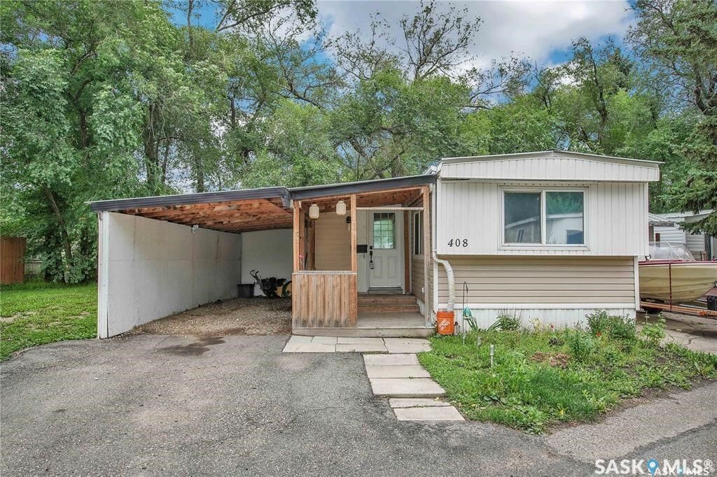 Property Photo: 1524 Rayner Avenue 408 SK S7N 1Y1