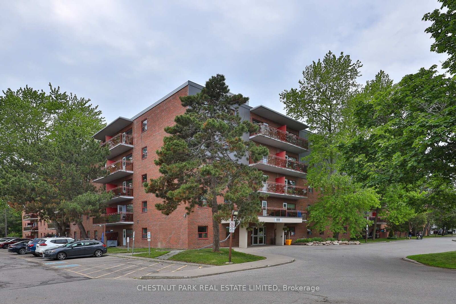 Property Photo:  888 Glen Street 517  ON L1J 5Z4 