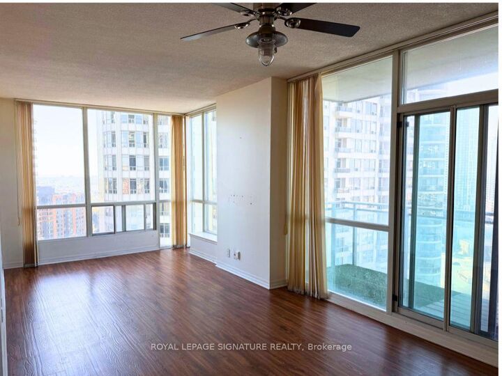 Property Photo:  3939 Duke Of York Boulevard 1909  ON L5B 4N2 