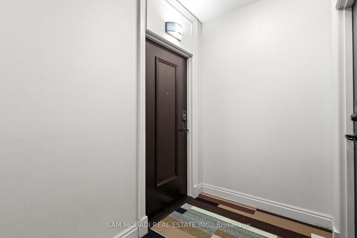 Property Photo:  385 Prince Of Wales Drive 1611  ON L5B 0C6 
