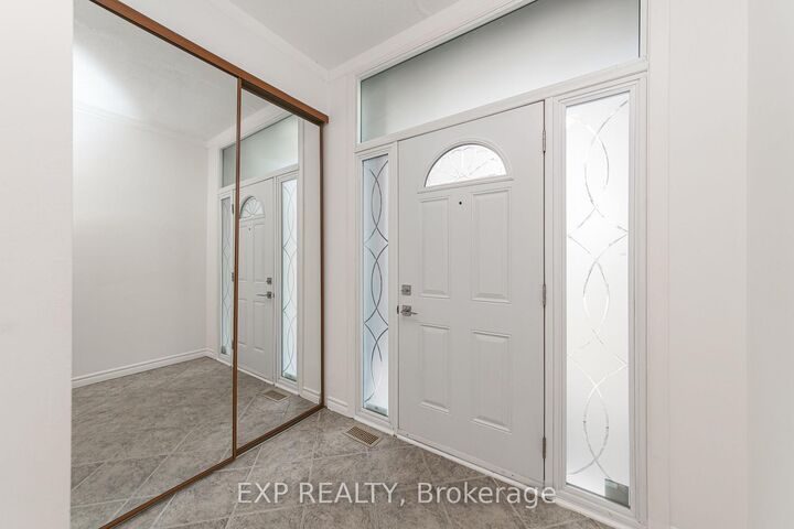 Property Photo:  31 Rastila Crescent  ON K1T 2C5 