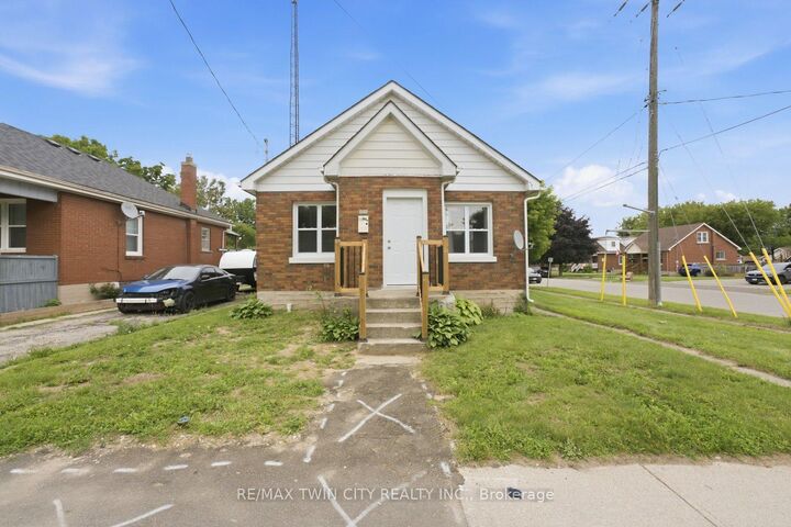 Property Photo: 249 Clarence Street ON N3R 3T6