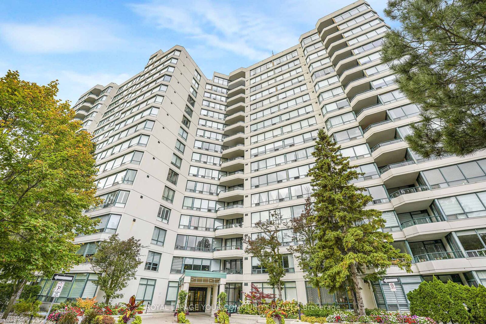 Property Photo:  120 Promenade Circle 1508  ON L4J 7W9 