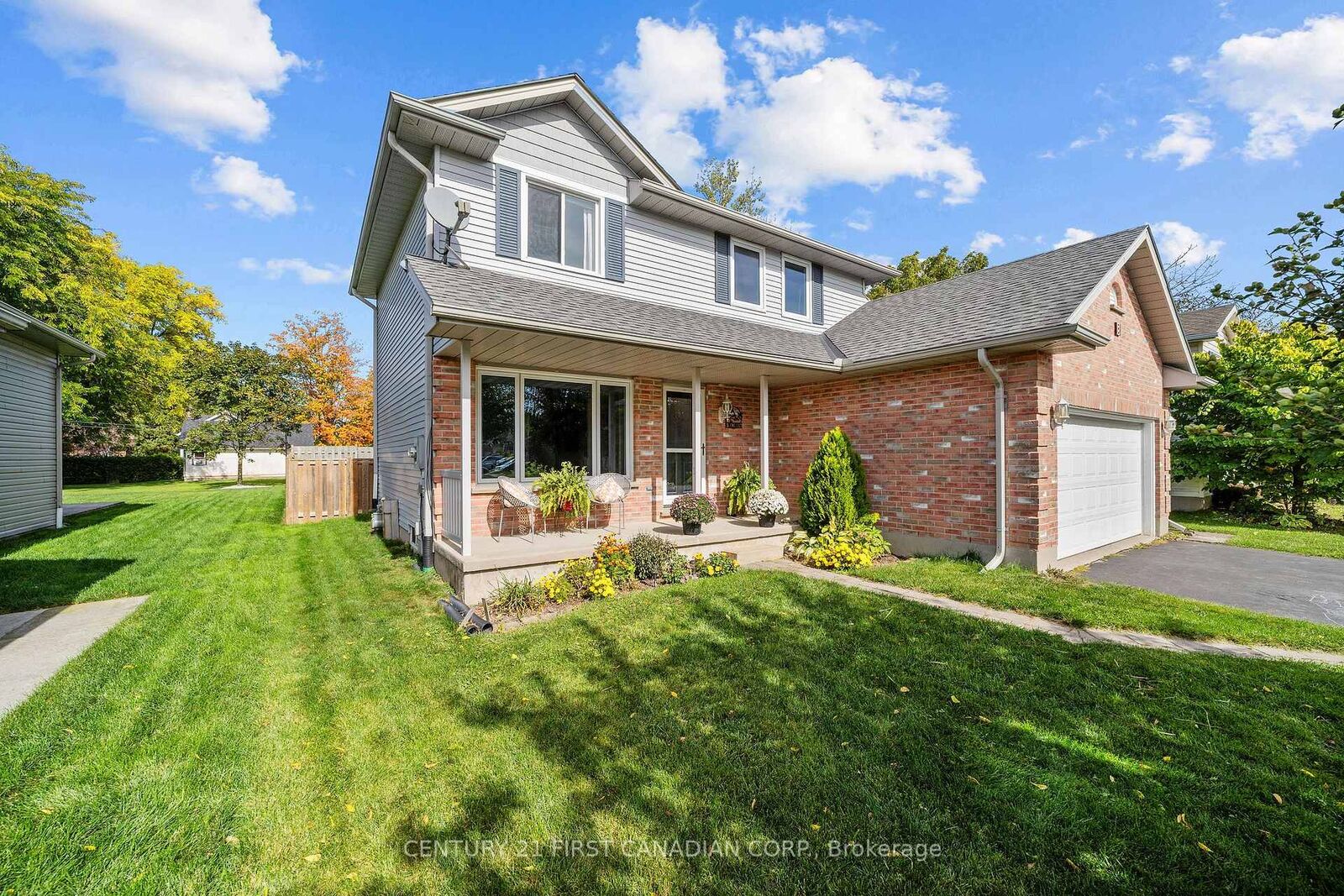 Property Photo: 8 Robin Street ON N0M 1A0