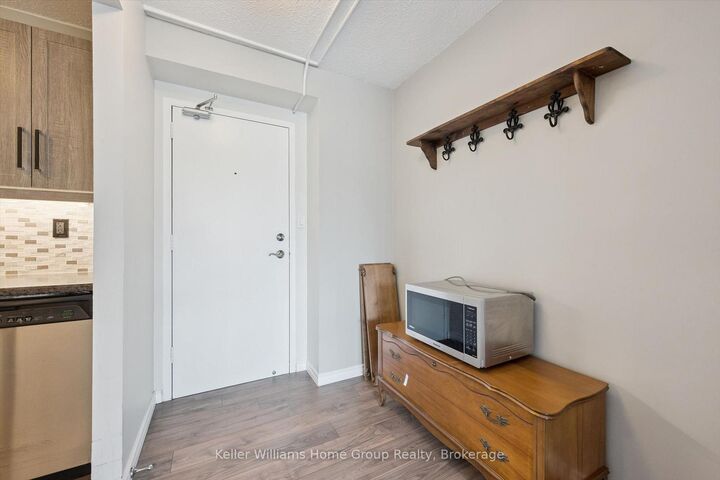 Property Photo:  19 Woodlawn Road E 201  ON N1H 7B1 