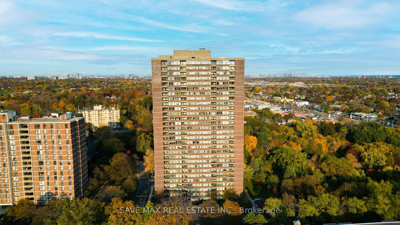 Property Photo: 3100 Kirwin Avenue 2703 ON L5A 3S6