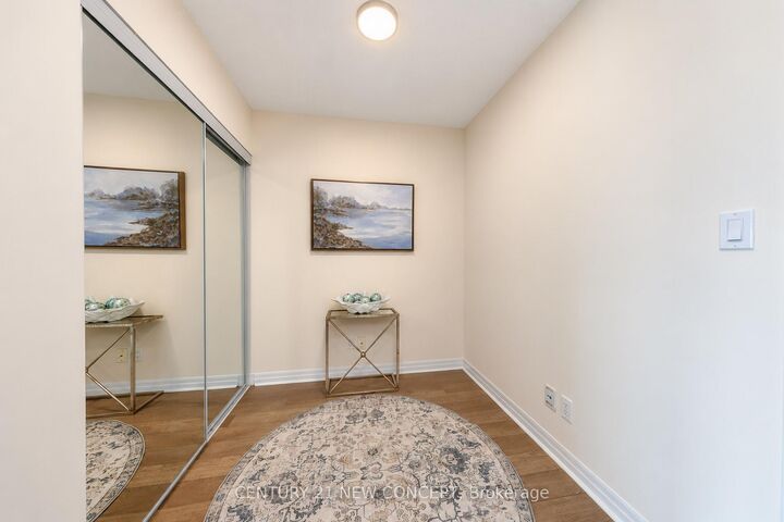 Property Photo:  2015 Sheppard Avenue 2402  ON M2J 0B3 