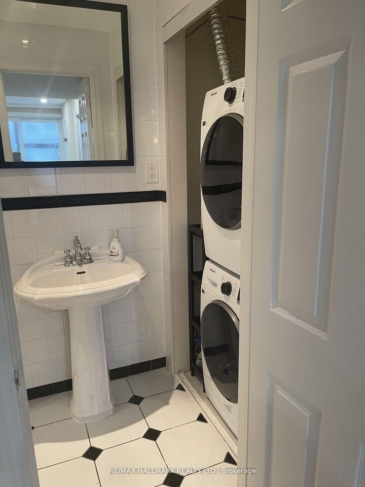 Property Photo: 7 Nevada Avenue ON M2M 3N9
