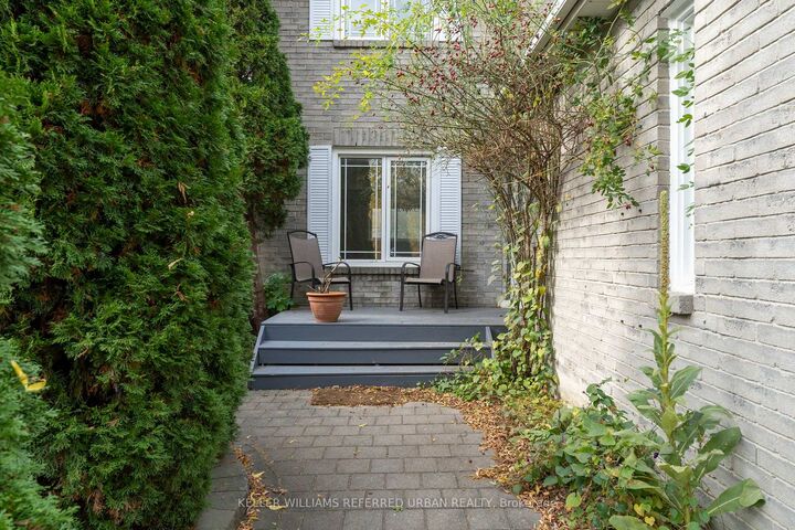 Property Photo:  1879 Ashford Drive Upper  ON L1V 6E2 