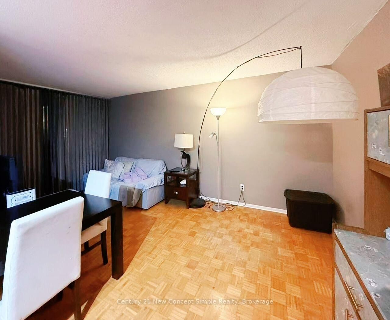 Property Photo:  89 Mc Caul Street 816  ON M5T 2X3 