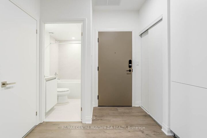 Property Photo:  4015 The Exchange N/A 601  ON L5B 0N9 