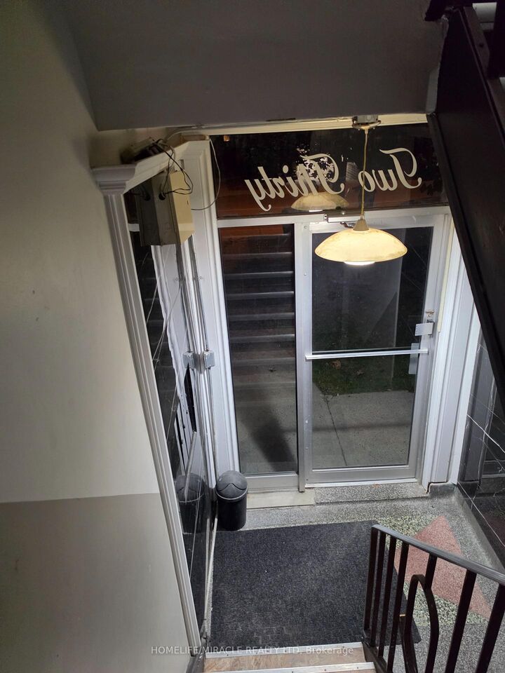 Property Photo:  230 Bicknell Avenue Unit # 2  ON M6M 4G9 