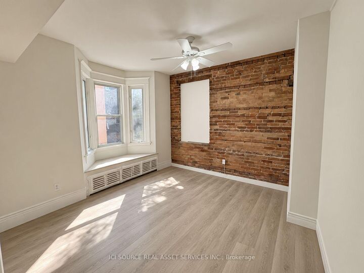 Property Photo:  50 Albany Avenue 1  ON M5R 3C3 