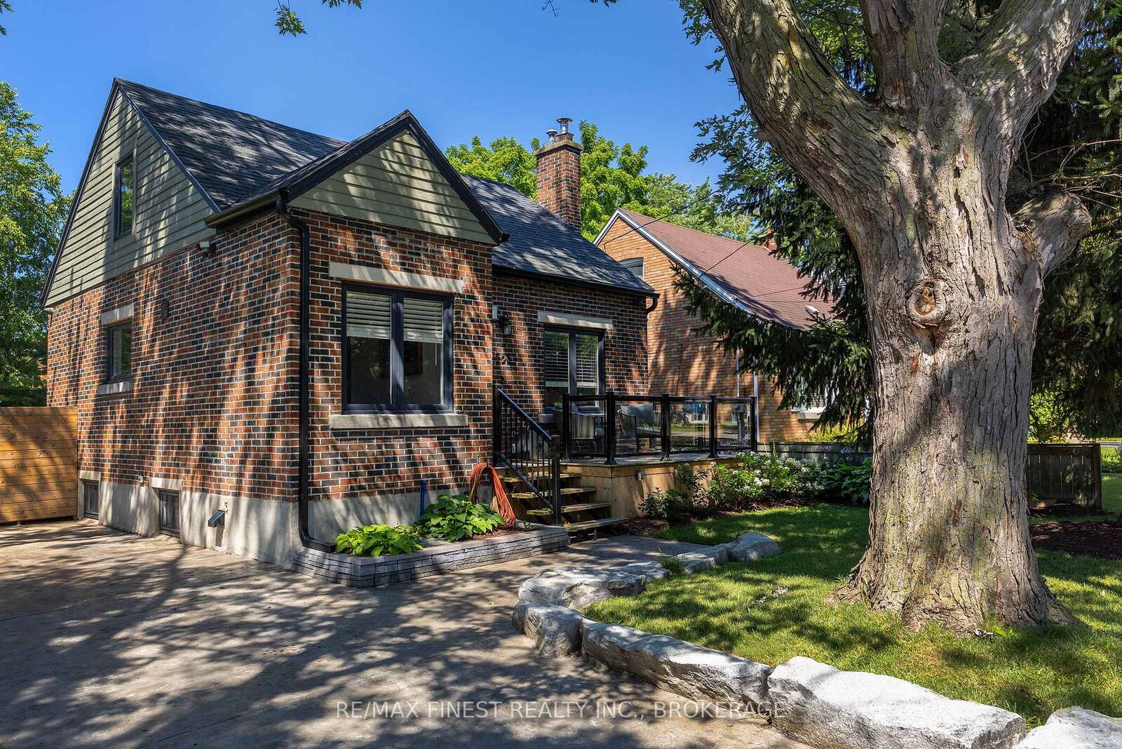 Property Photo:  258 College Street  ON K7L 4M2 