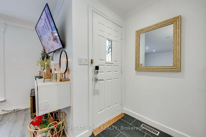Property Photo:  1319 Freeport Drive  ON L5C 1S5 