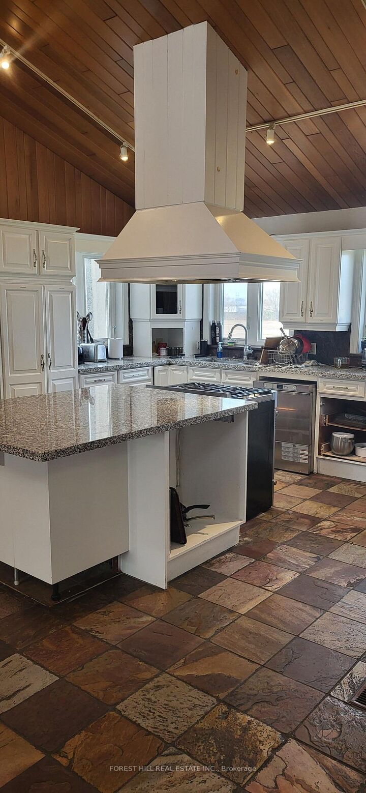 Property Photo:  11170 Huntington Road  ON L4G 1N1 