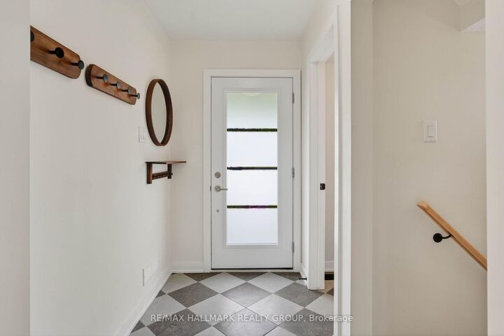 Property Photo:  660 Hochelaga Street 20  ON K1K 2E9 