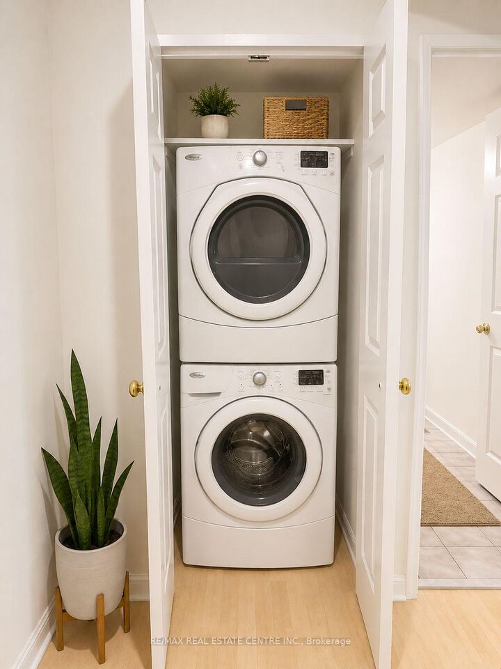 Property Photo: 2177 Burnhamthorpe Road W 1007 ON L5L 5P9