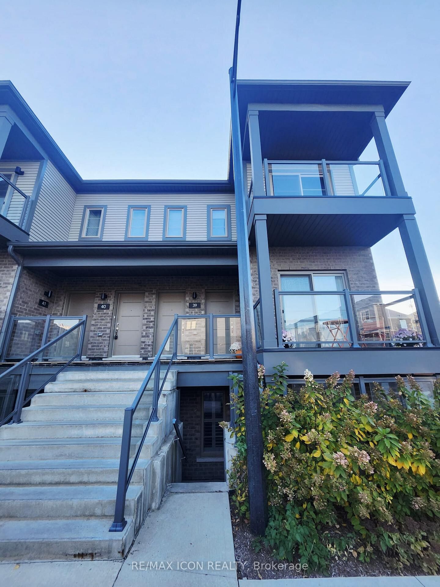 Property Photo:  205 West Oak Place 37  ON N2R 0R9 