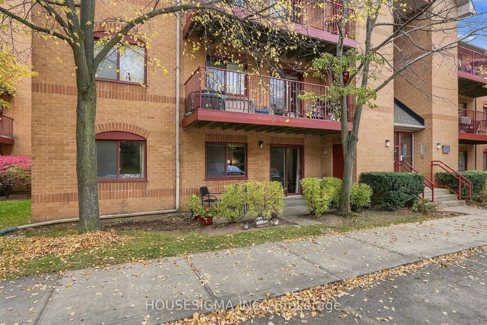 Property Photo: 1512 Pilgrims Way 611 ON L6M 3H1