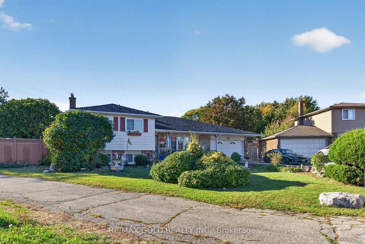 Property Photo:  8 Easton Place  ON L6T 2A7 