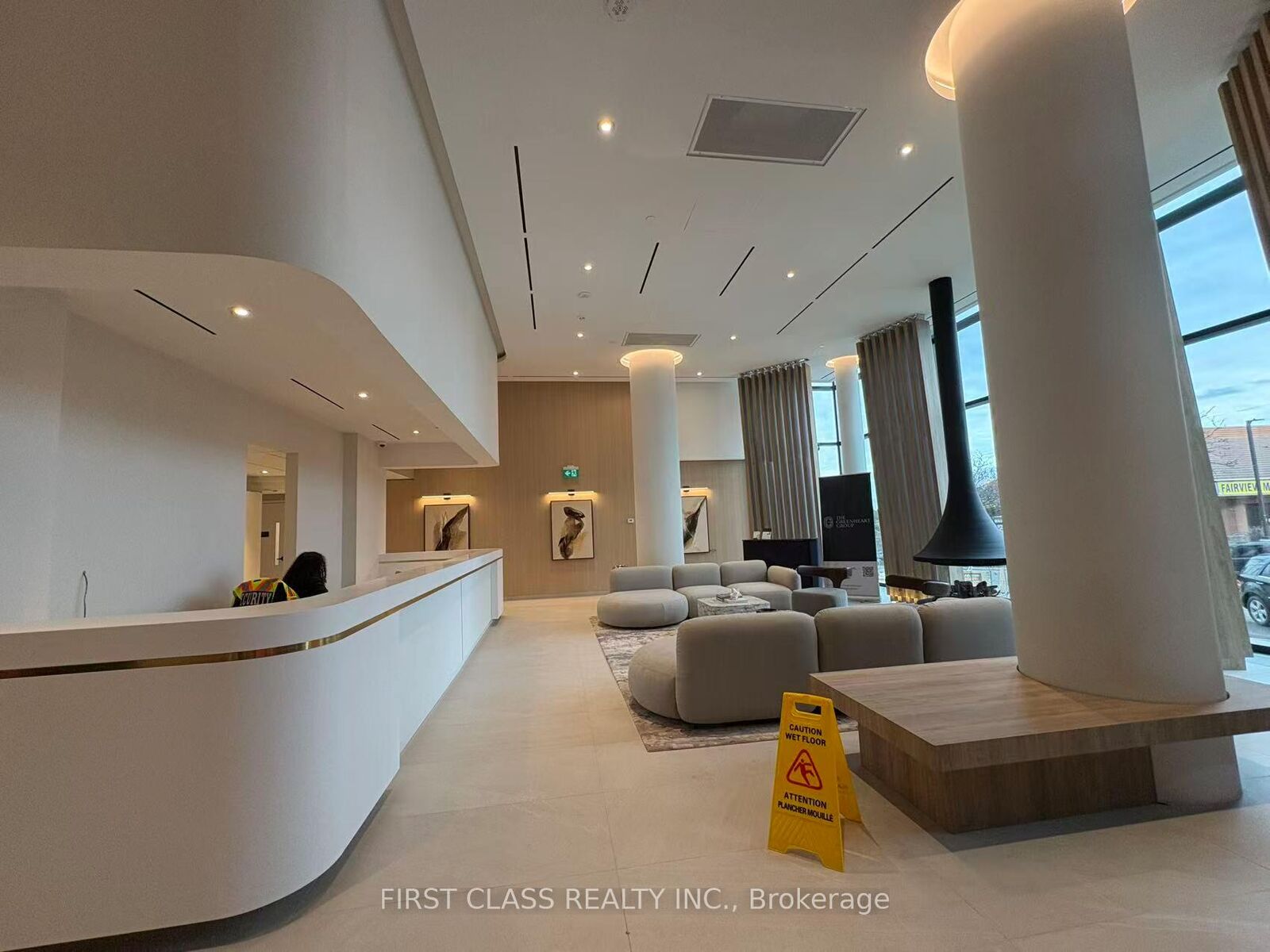 Property Photo: 1 Fairview Road E 606 ON L5A 0B4