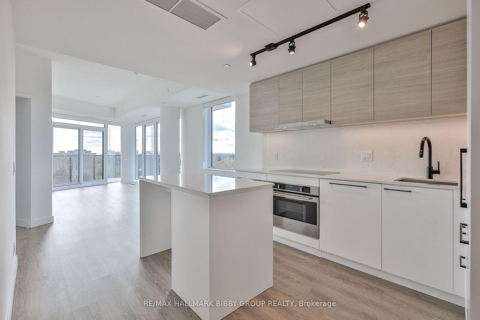 Property Photo:  1050 Eastern Avenue 612  ON M4L 0B7 