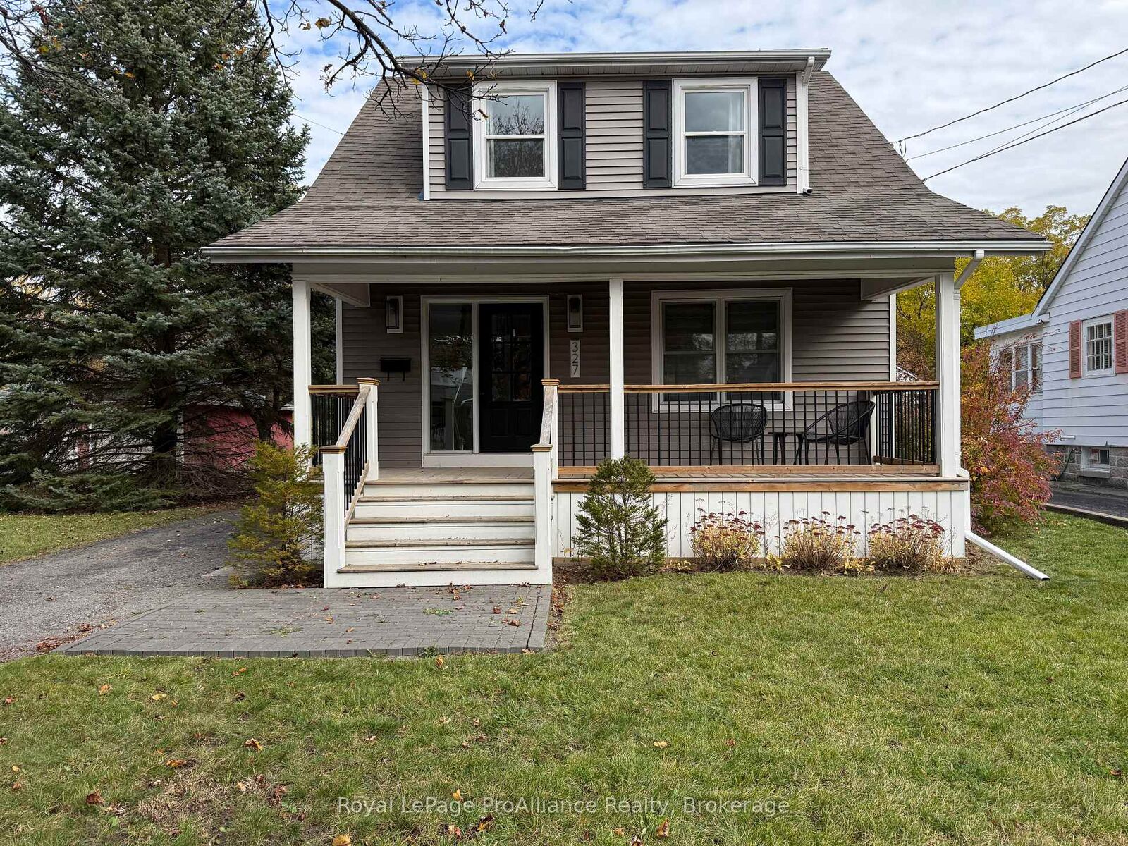 Property Photo:  327 Bleecker Avenue  ON K8N 3V3 