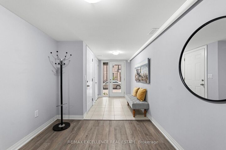 Property Photo:  585 Colbrone Street E 1117  ON N3S 3M7 