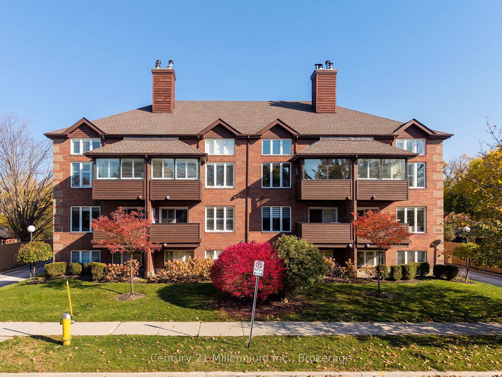 Property Photo:  215 Pine Street 5  ON L9Y 2P3 