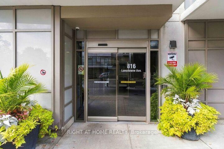 Property Photo:  816 Lansdowne Avenue 302  ON M6H 4K6 