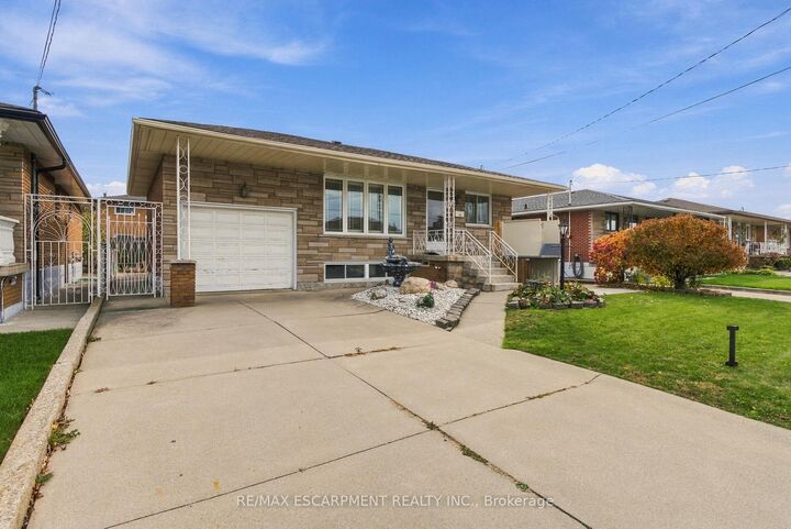 Property Photo:  15 Flora Drive  ON L8G 3Y9 